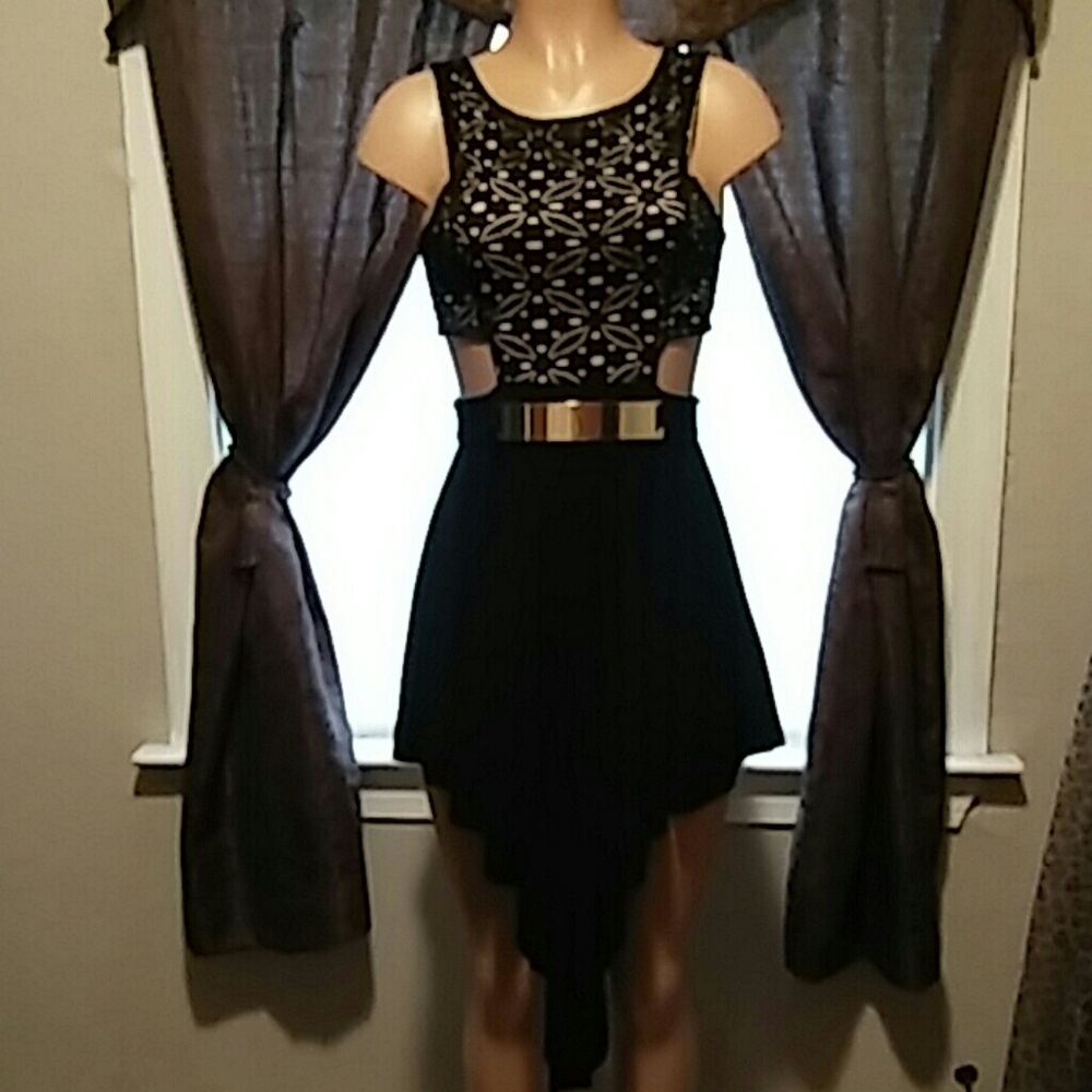 Dress - Picture 2 of 4